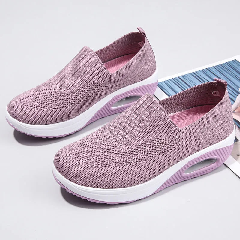 Women's round-toe mesh running shoes with air cushion sole in beige colour