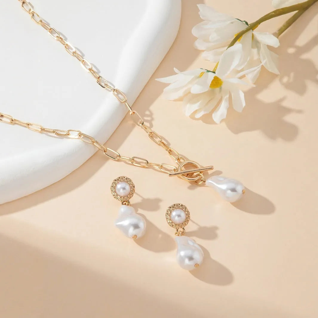 Gold baroque pearl pendant necklace and matching ear studs jewellery set for women