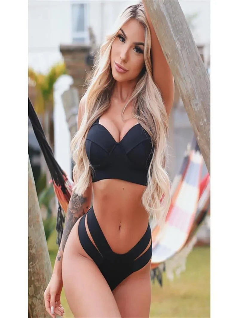 Women's two-piece bikini swimsuit with push-up underwire in contrast colours