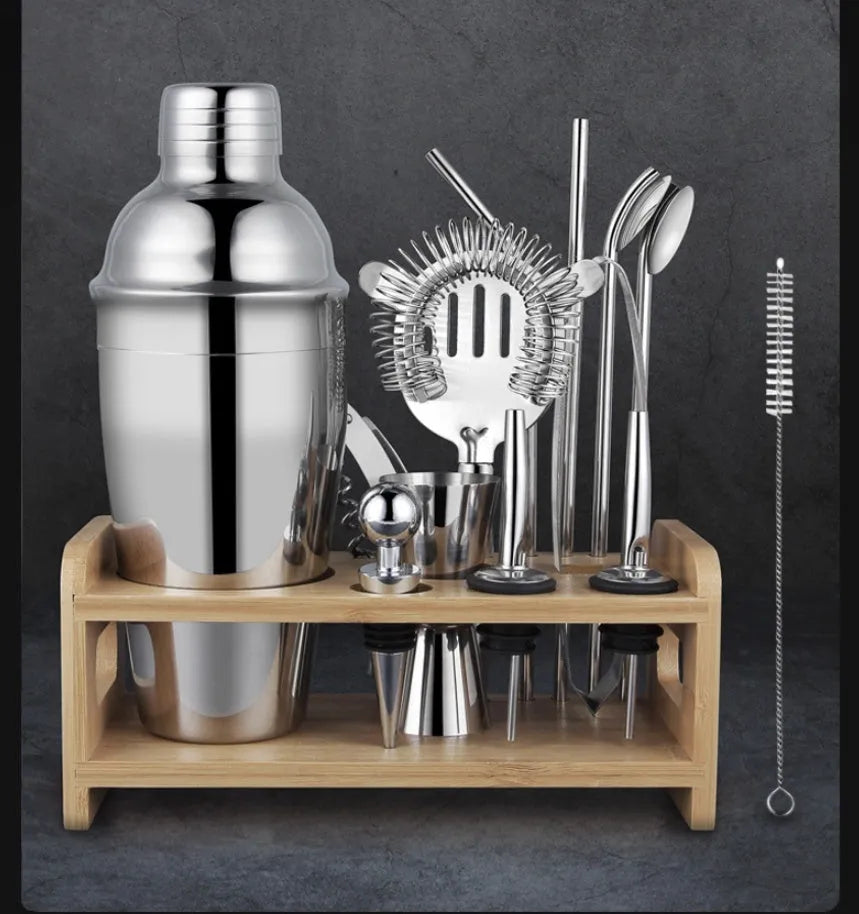 23-piece stainless steel cocktail set with clear acrylic handles and European design