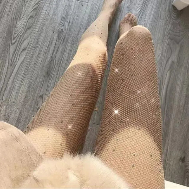 Women's fishnet stockings with diamond mesh pattern in skin colour, black or white