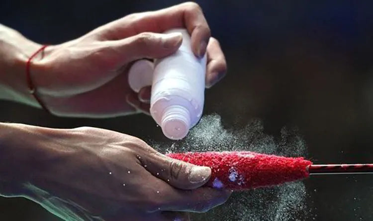 White magnesium carbonate anti-slip powder container for sports like badminton and weightlifting