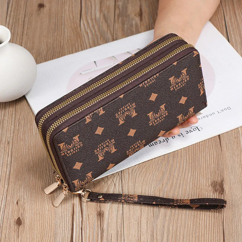 Long wallet clutch in PU leather with retro print design and zipper closure