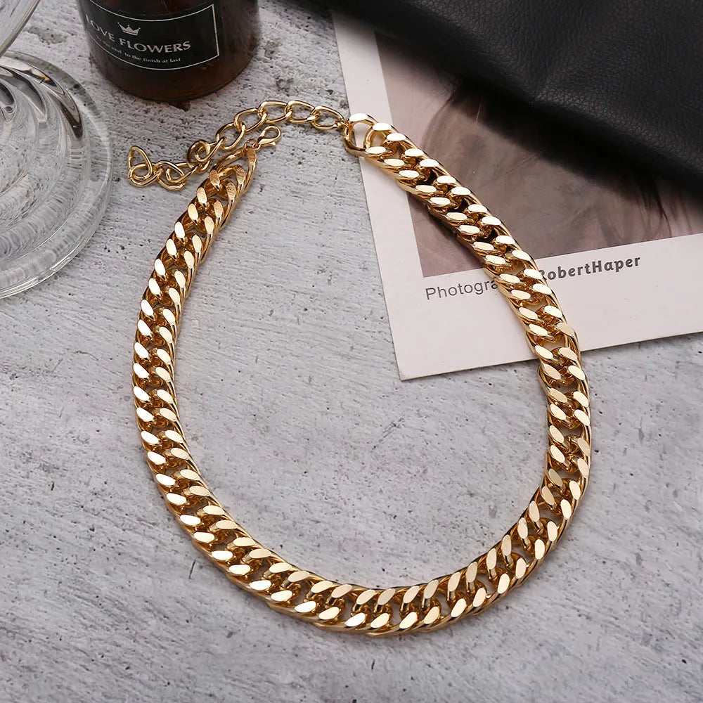 Gold thick chain necklace for women with a 6cm pendant on a 32cm chain.