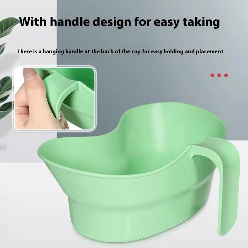 Green plastic nursing mouthwash cup for bedridden elderly oral care
