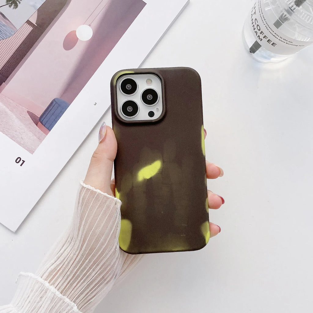 Heat-sensitive colour-changing PC phone case for iPhone with inner velvet half-wrap, red to orange transition
