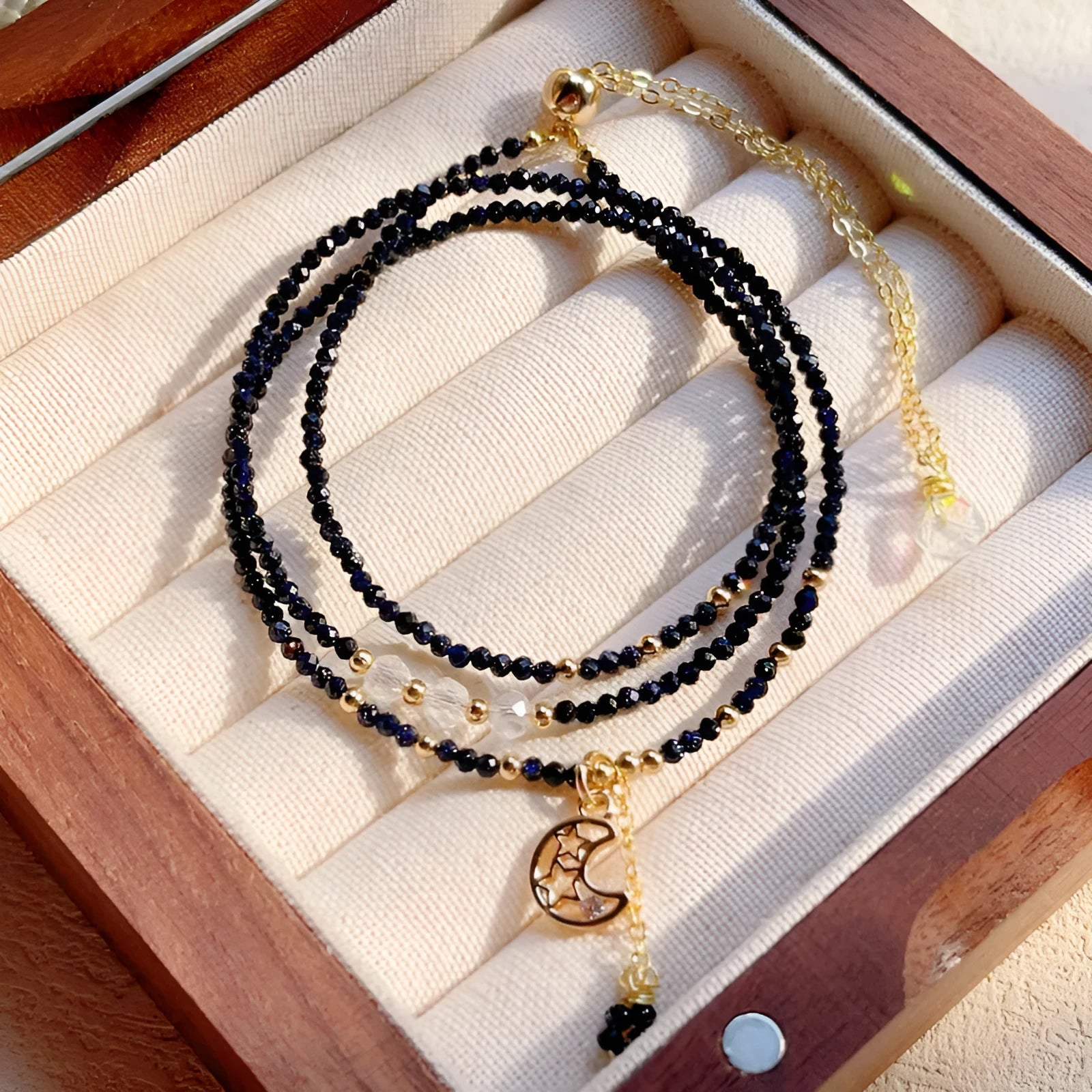 Women's blue San stone bracelet with three interlinked rings and manual craftsmanship