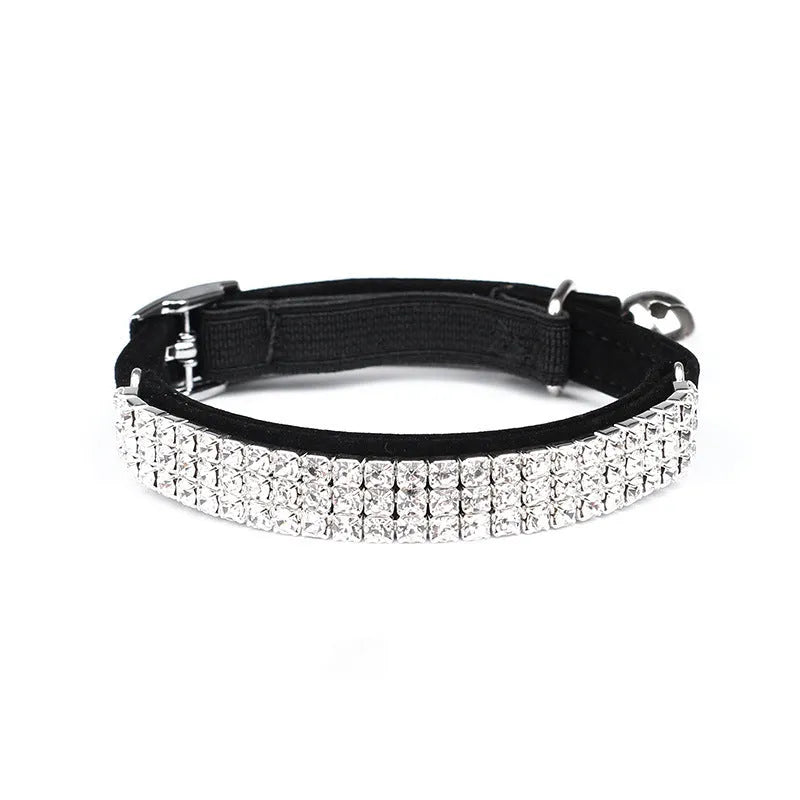 Velvet cat collar with rhinestones, adjustable from 20cm to 30cm, shown in multiple colour options.