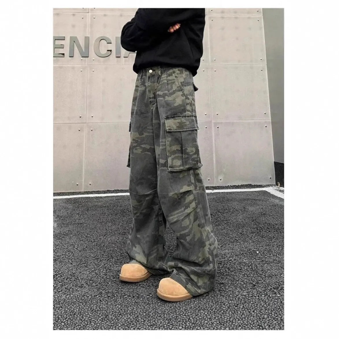 Cotton-blend cargo trousers in a washed camouflage pattern with multiple pockets, shown in colour K0915.