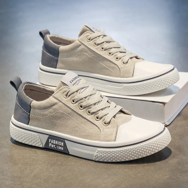 Men's soft-soled casual canvas shoes in beige with round toe and lace-up closure