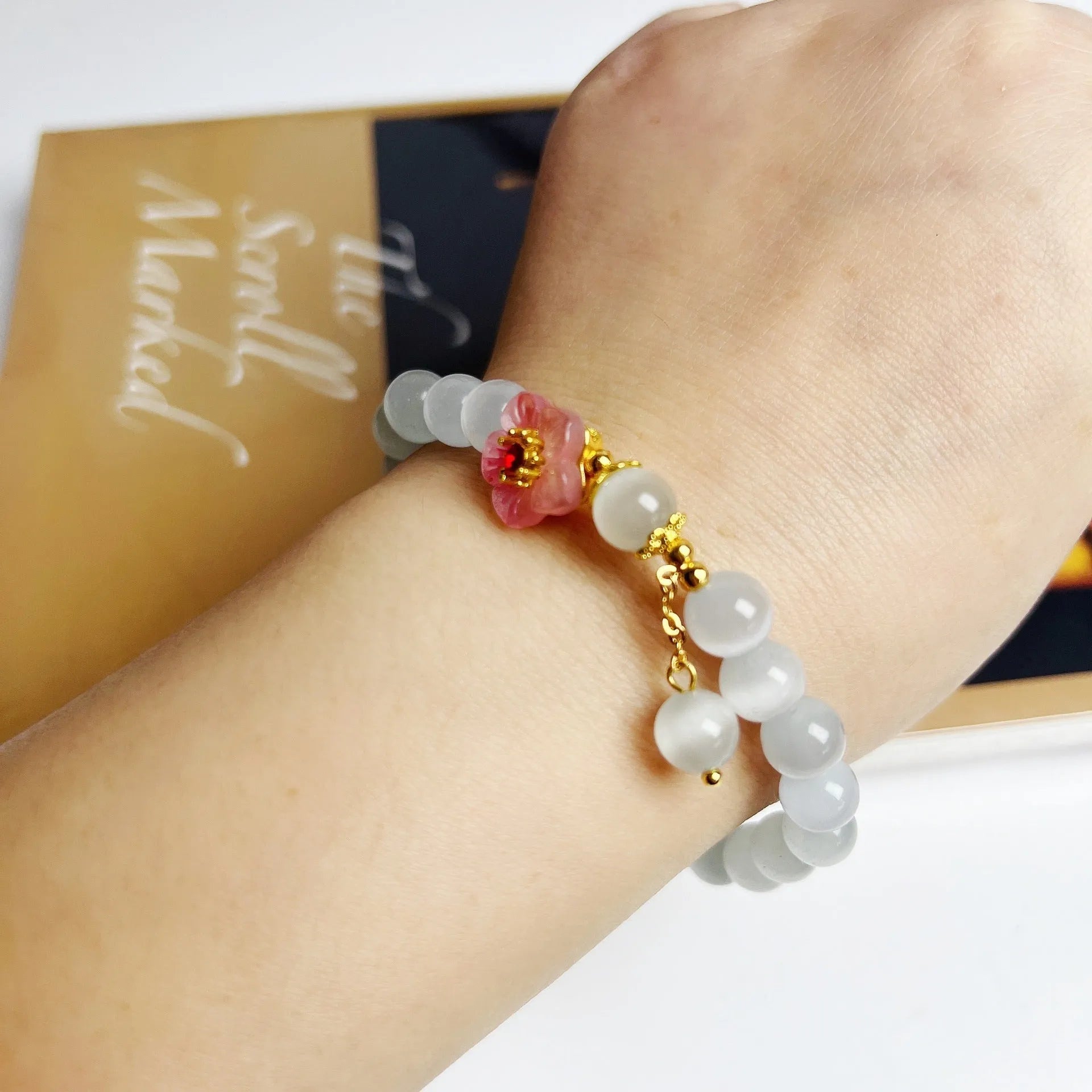 White Chinese-style opal flower beaded bracelet with glass and coloured glaze components