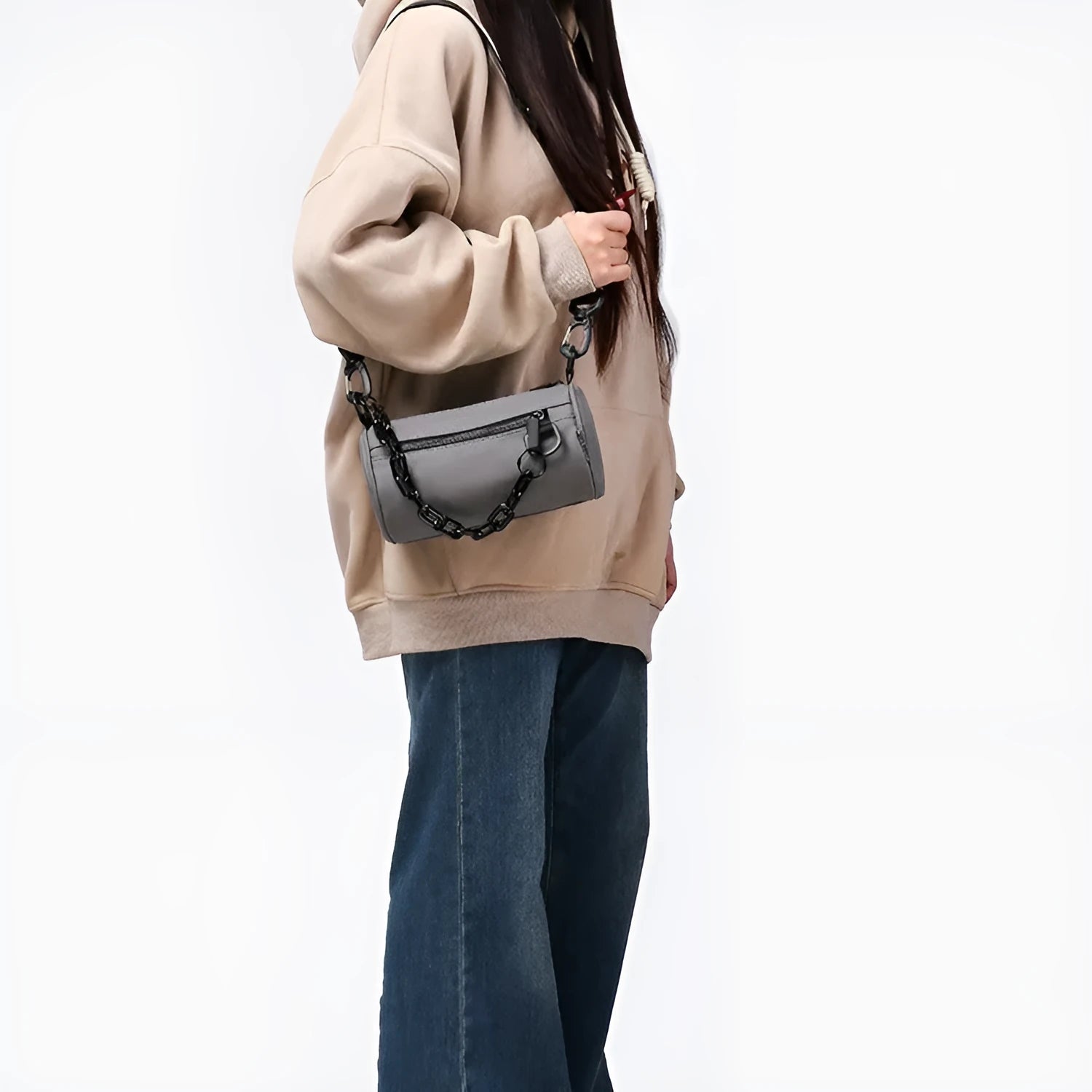 Waterproof Oxford cloth crossbody bag with chain accents in black colour