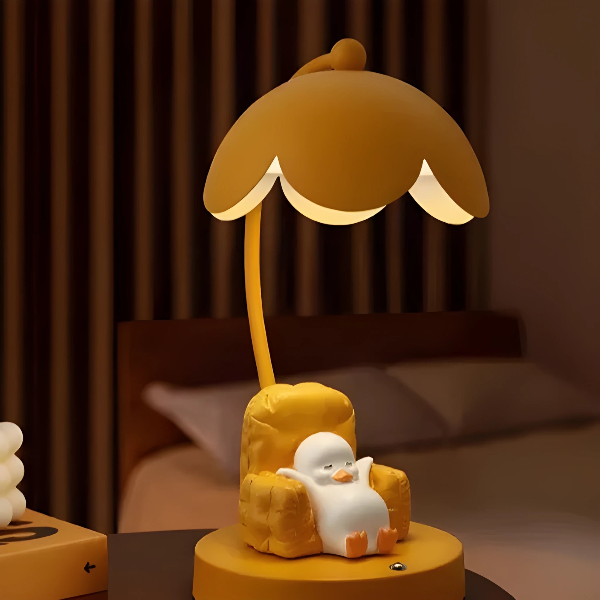 Flat duck table lamp ornament in resin and iron with USB cable, yellow colour, cute duck shape