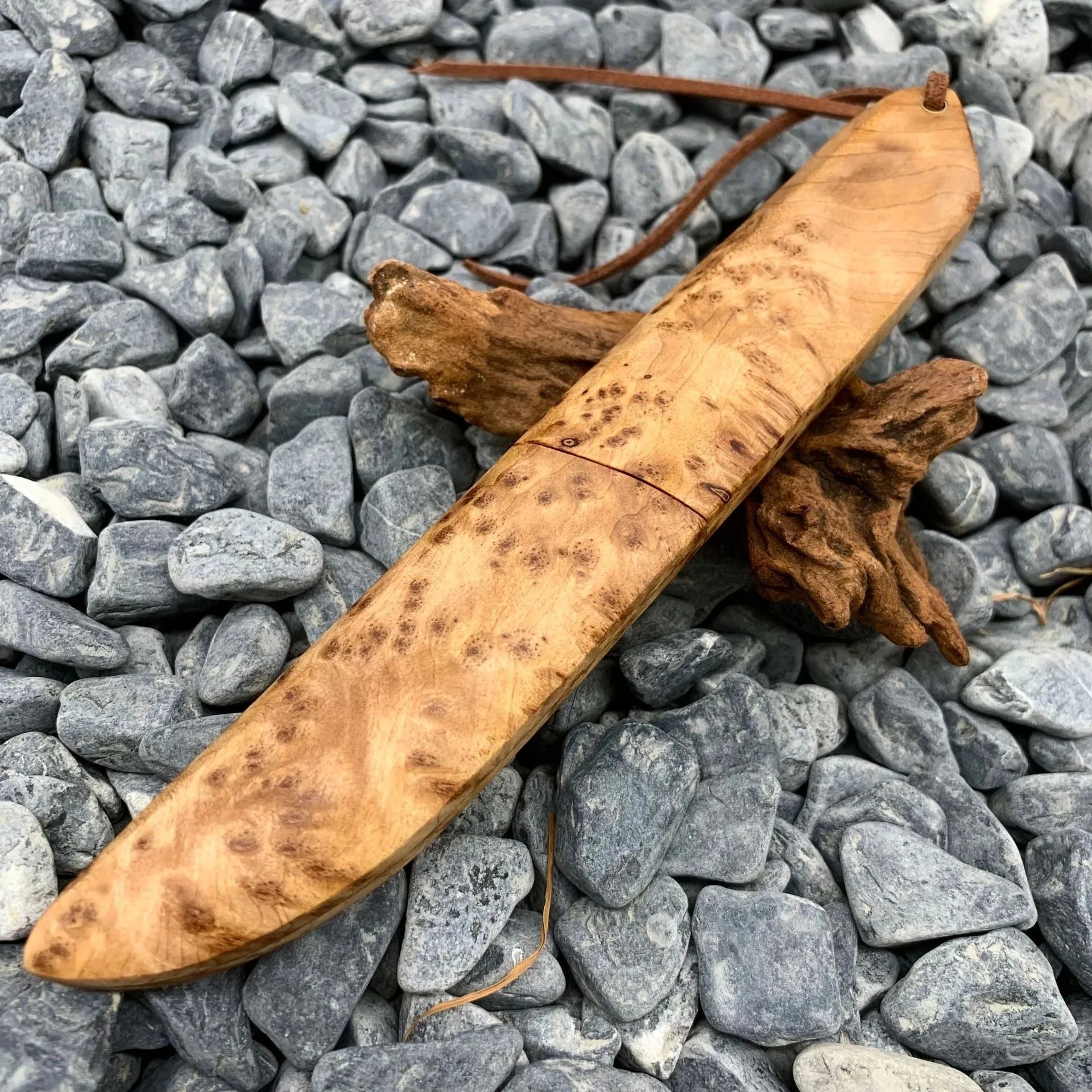 White Shadow Damascus pattern camping knife with Thuja wood handle, showing full 18cm length.
