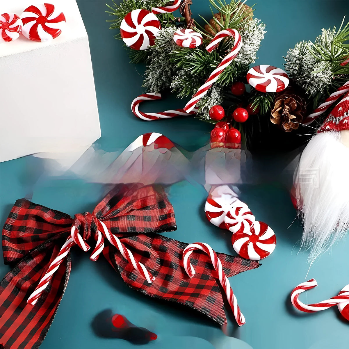 Floating stuffed vase Christmas decoration, red suit cup-shaped plastic vase, two-piece set without candles