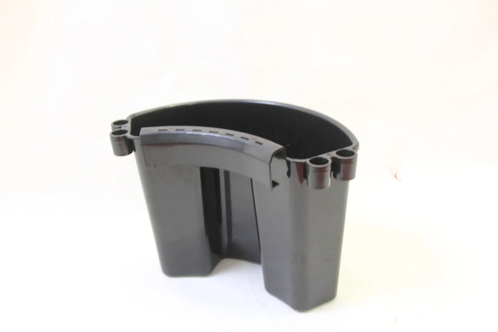 A black, red, blue, or pink PP plastic car wash bucket for vehicle cleaning.