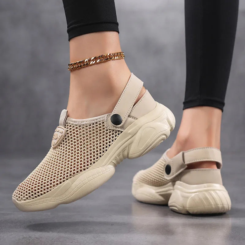 Women's black Flyknit casual sports sandals with round toe on a neutral background.