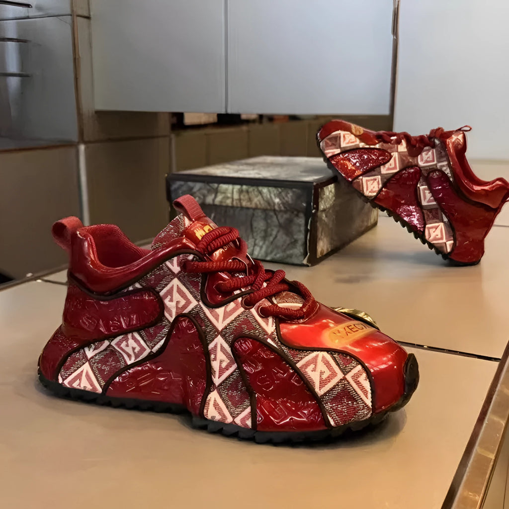 Men's round-toe lace-up casual shoes with a platform heel, available in scarlet, black, and creamy-white.