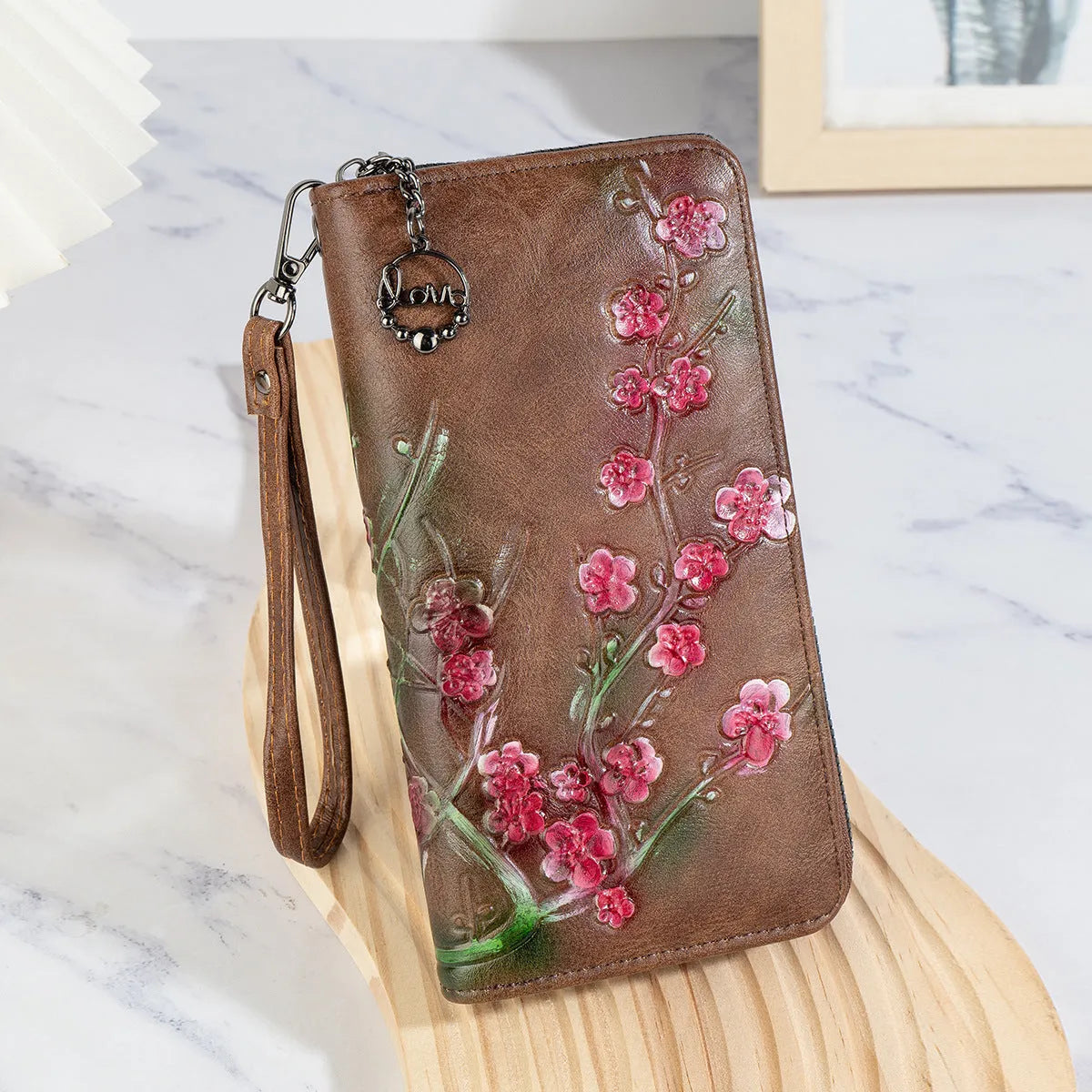 Embossed hand-painted Chinese style zipper handbag with floral pattern in retro style