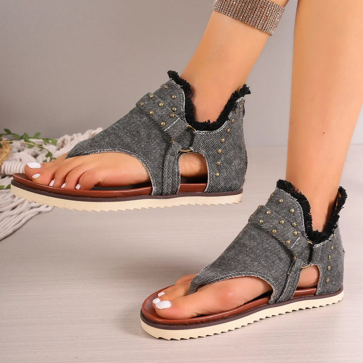 Women's denim thong sandals with rear zipper, PU upper, flat rubber sole, round toe, side hollow, sizes 36-43