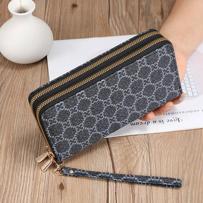Long wallet clutch in PU leather with retro print design and zipper closure