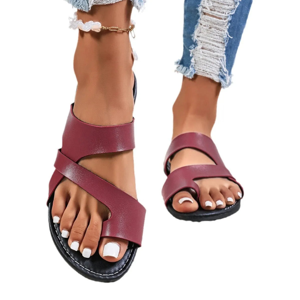 Round head one-line beach slippers in black, brown and wine red colours with hollow out design
