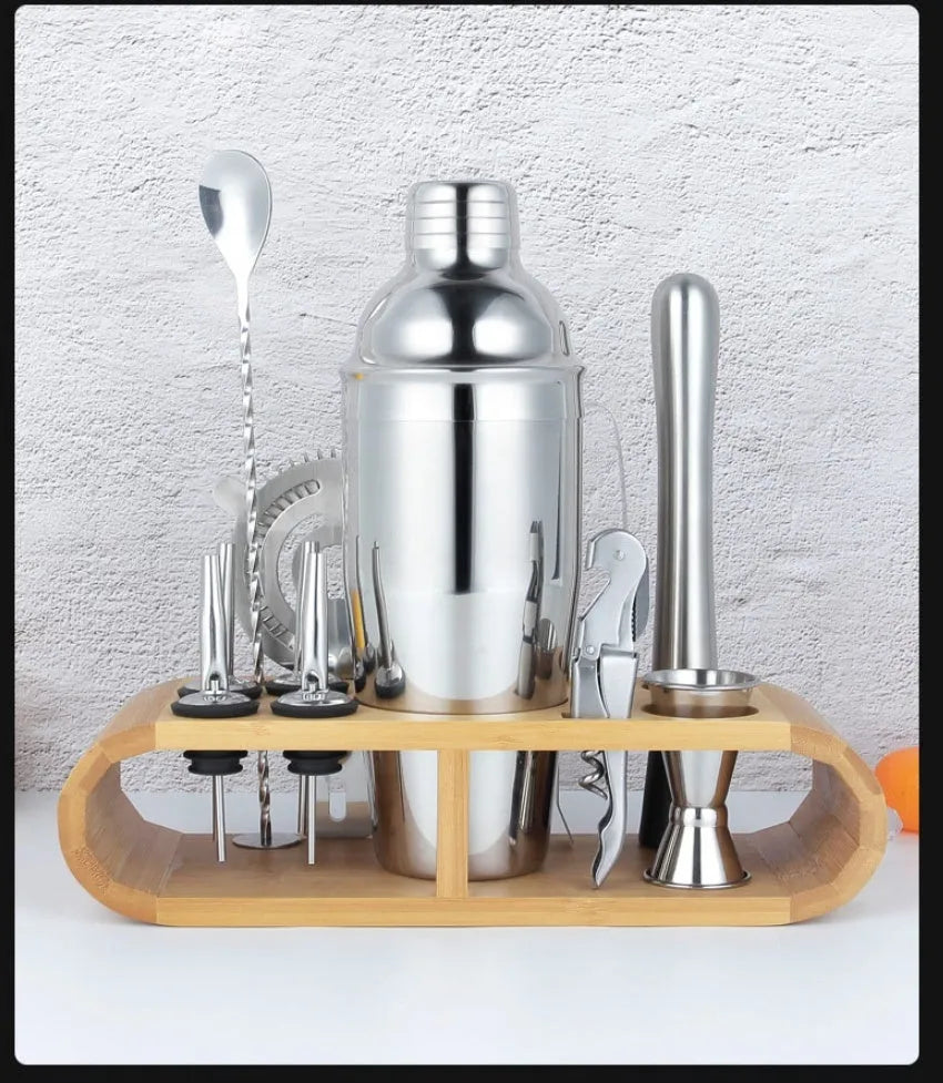 23-piece stainless steel cocktail set with clear acrylic handles and European design