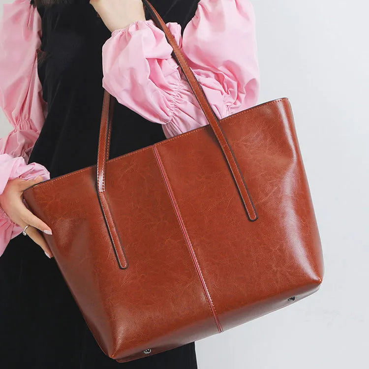 Genuine leather women's shoulder bag in European retro style with internal compartments