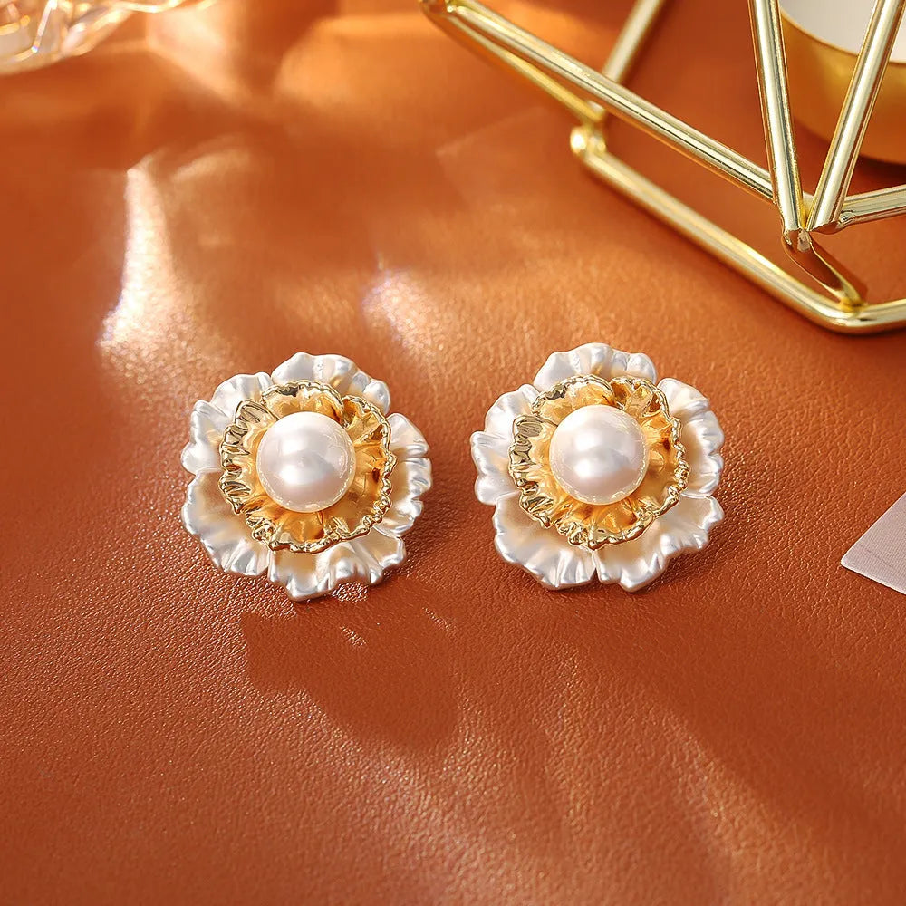 Gold-plated pleated flower pearl stud earrings in a casual floral stud design