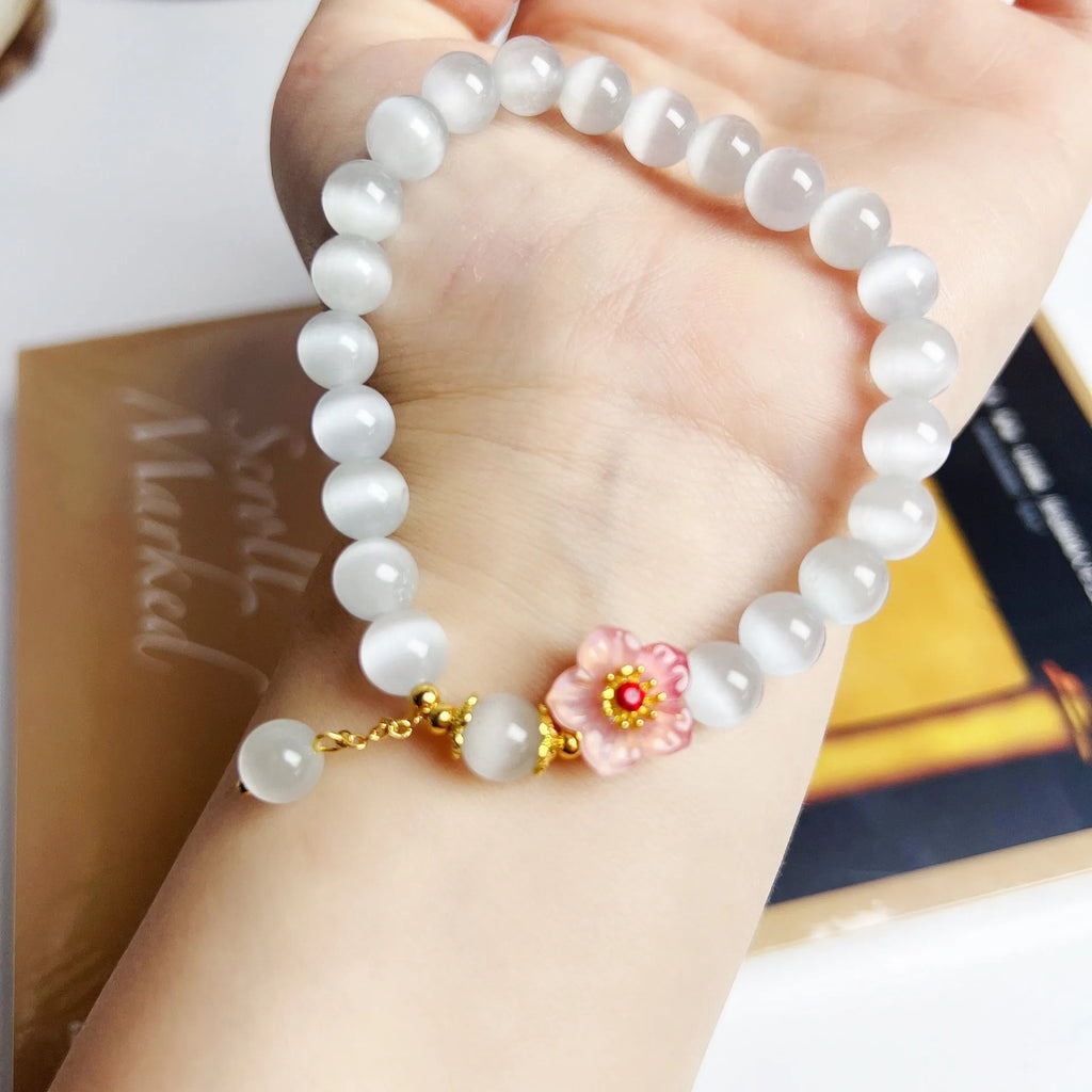White Chinese-style opal flower beaded bracelet with glass and coloured glaze components