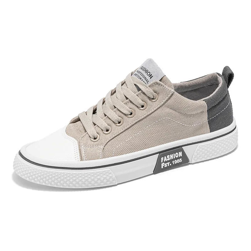 Men's soft-soled casual canvas shoes in beige with round toe and lace-up closure