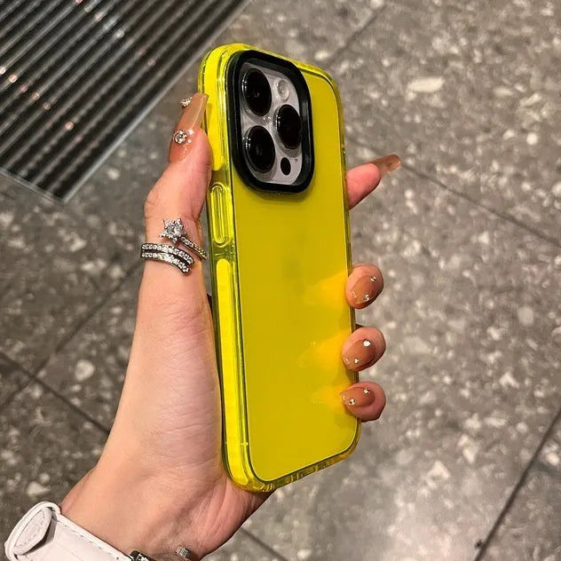 Silicone drop-resistant phone case with transparent edges and contrast colour for iPhone
