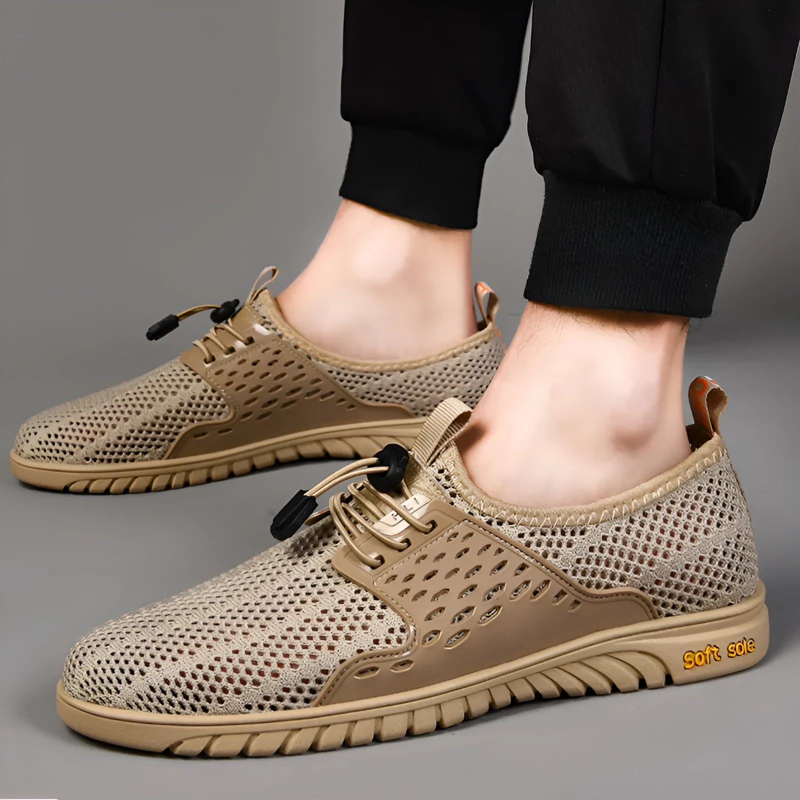 Men's breathable mesh casual sports shoes in three colours with elastic band fastening