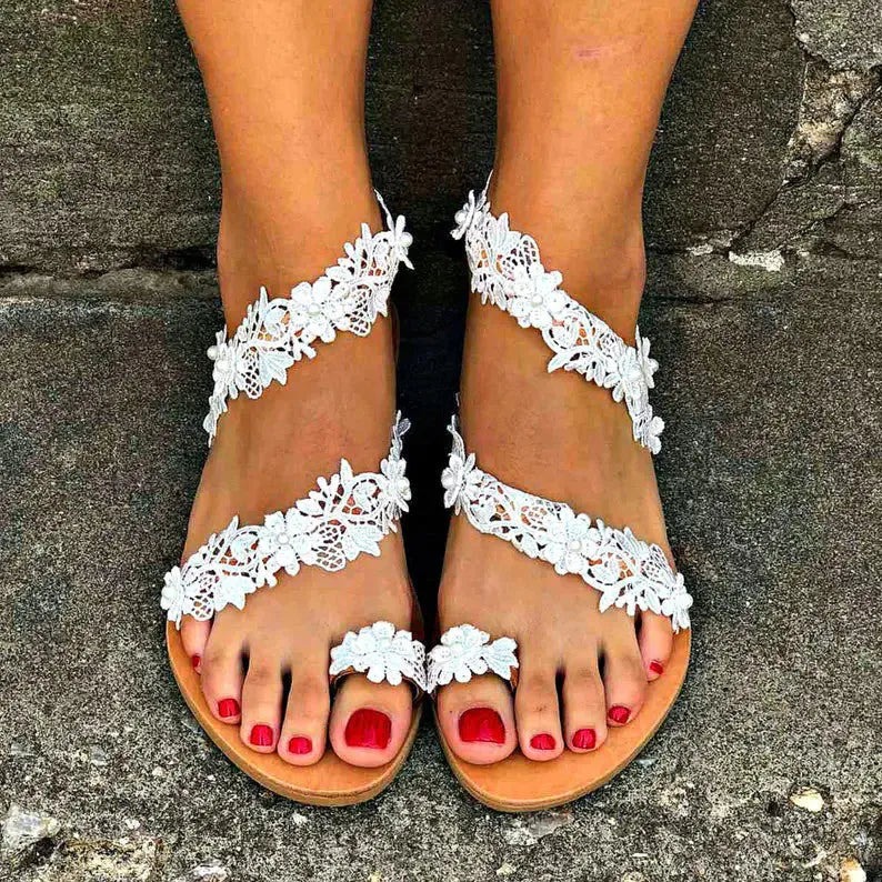 White plus size women's flat sandals with rhinestone flower decoration on round toe