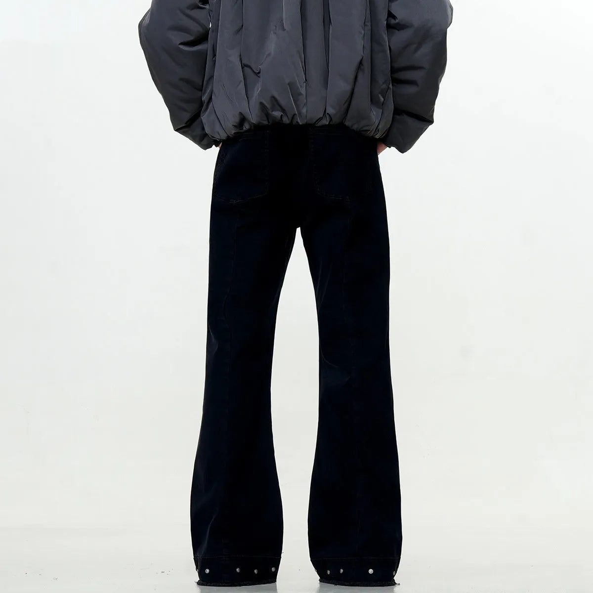 American retro straight-leg cotton jeans in black or gray green with mid-waist fit and horn leg opening