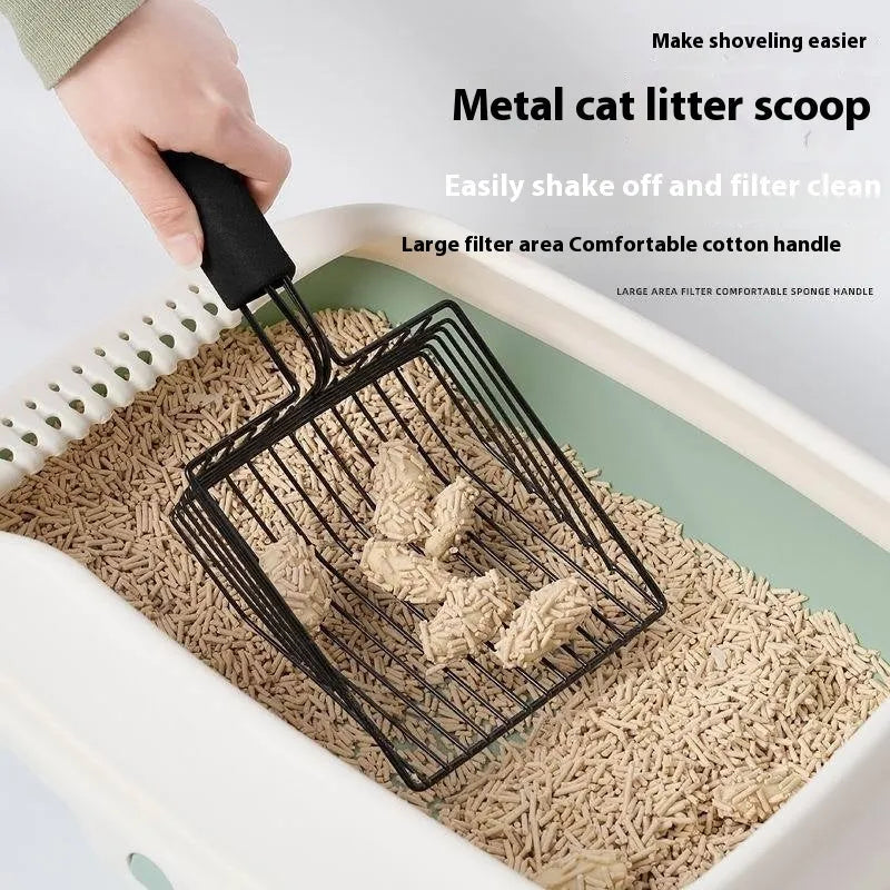 Black alloy metal cat litter scoop with 0.8cm gap spacing between tines