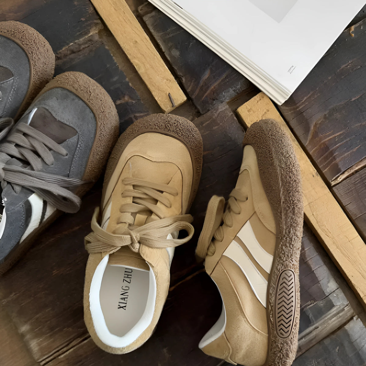 Women's lace-up casual sneakers with flat rubber sole, round toe, mixed upper, in camel or grey
