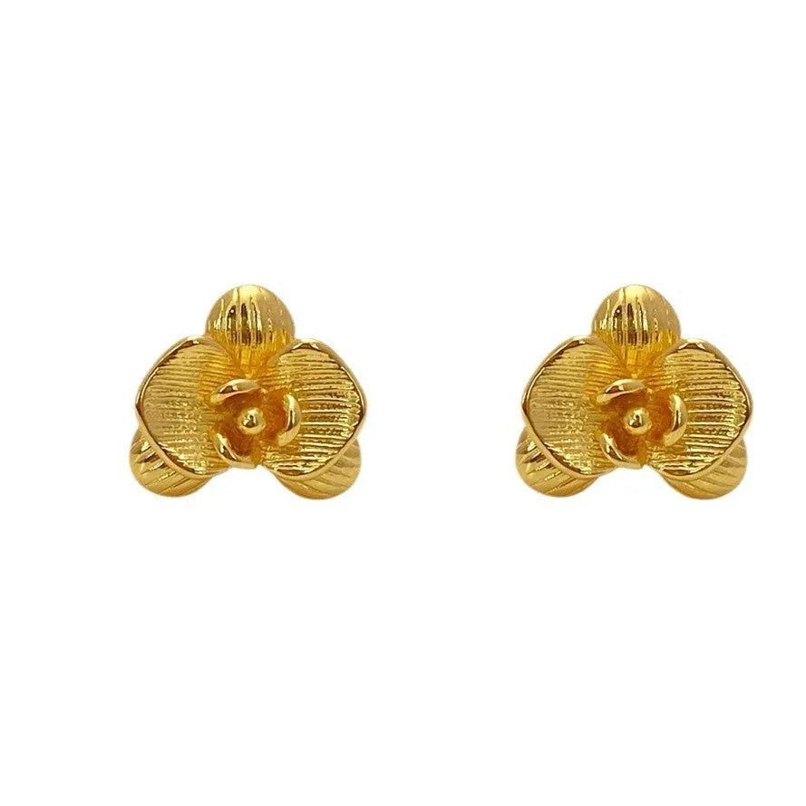 Women's retro floral earrings with gold or silver electroplated finish and petal design