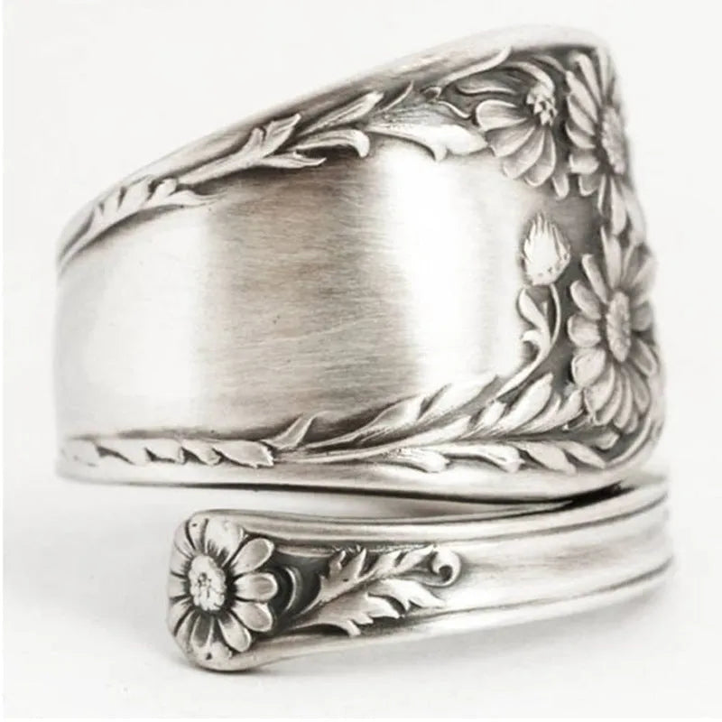 Retro flower shaped copper adjustable ring with daisy design on hand