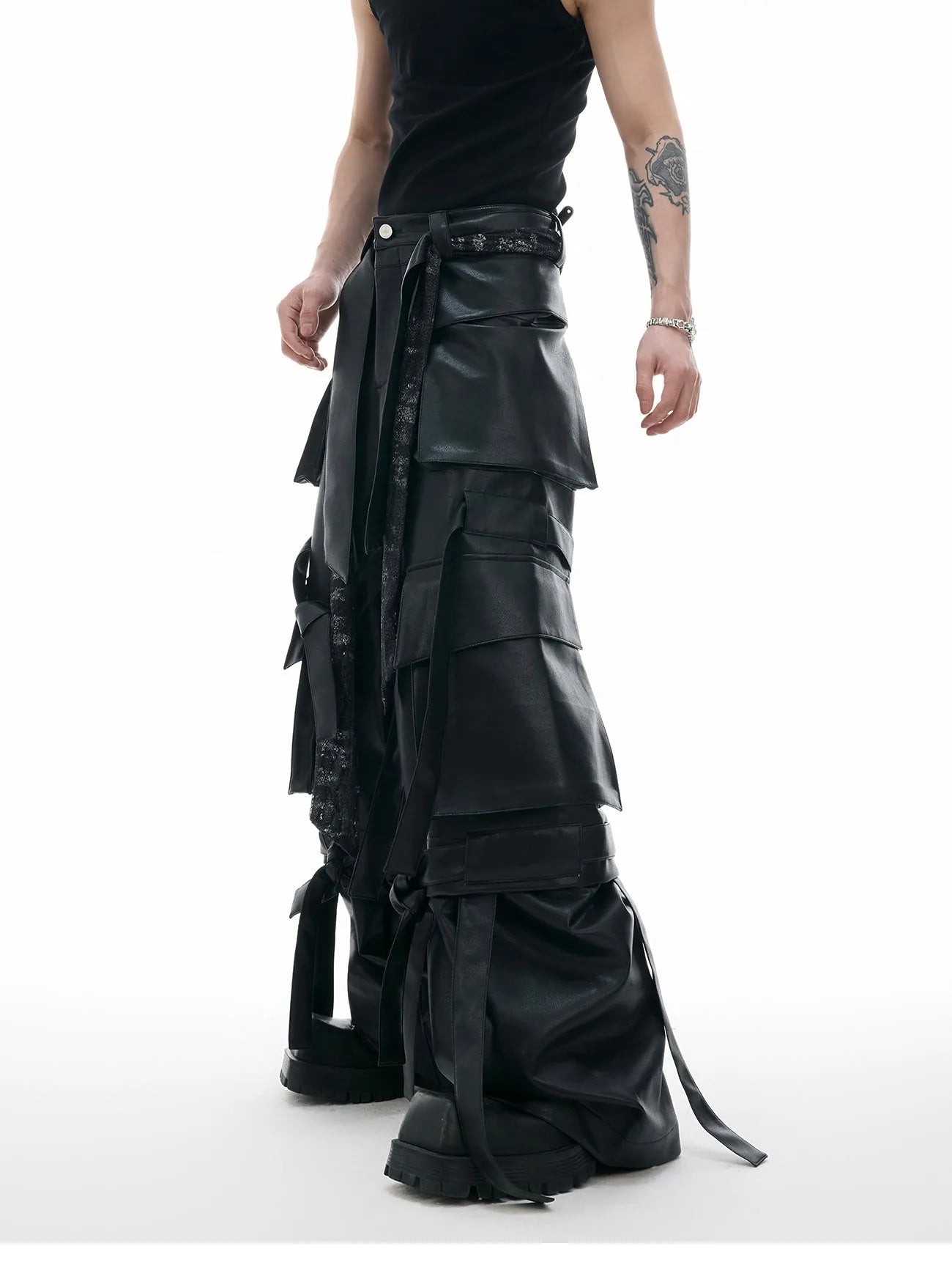Black loose retro quilted pants with multiple pockets and stitching ribbon details