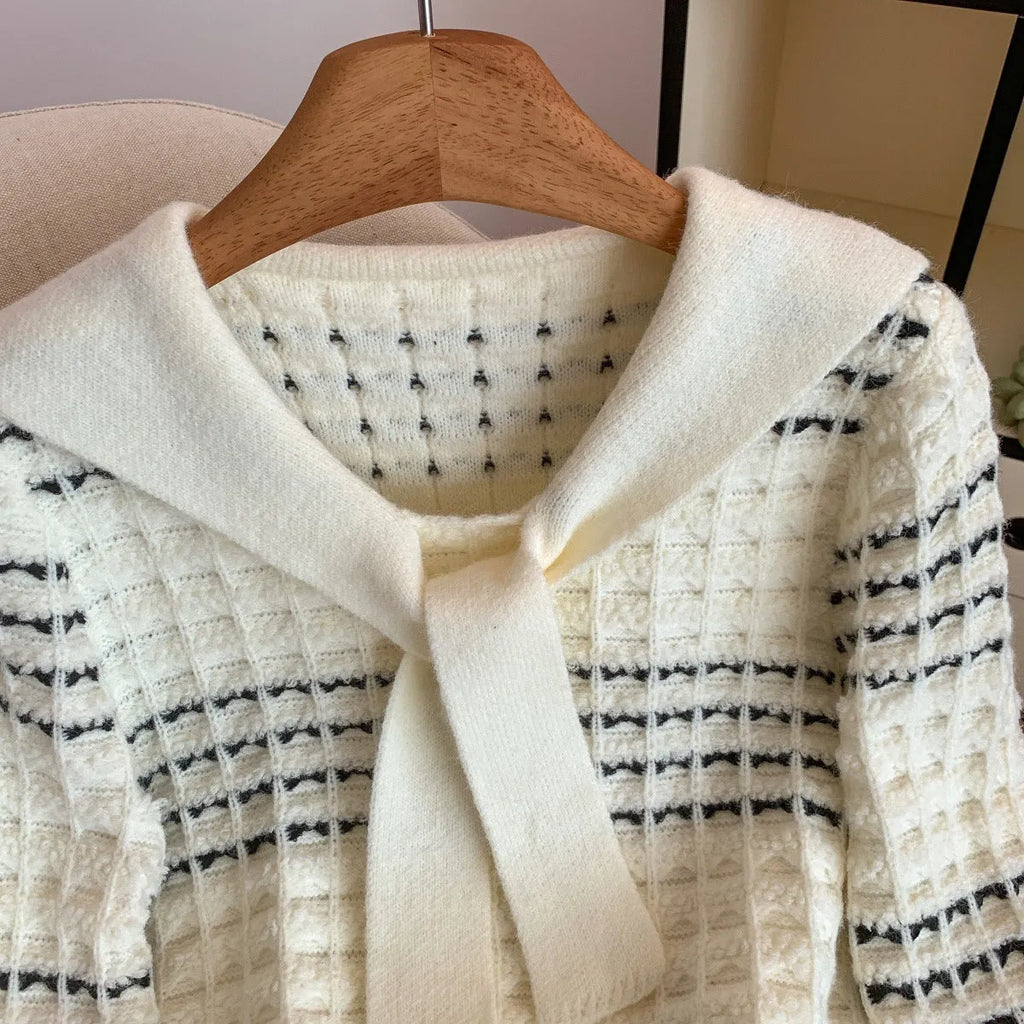 Women's thickened slimming loose sweater with princess sleeves and wave detail in picture colour