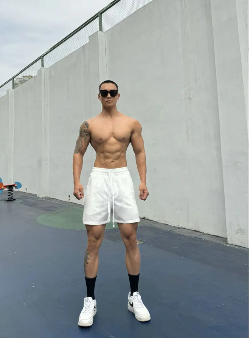 Man wearing grey ice silk quick-drying double-layer quarter-length casual shorts.