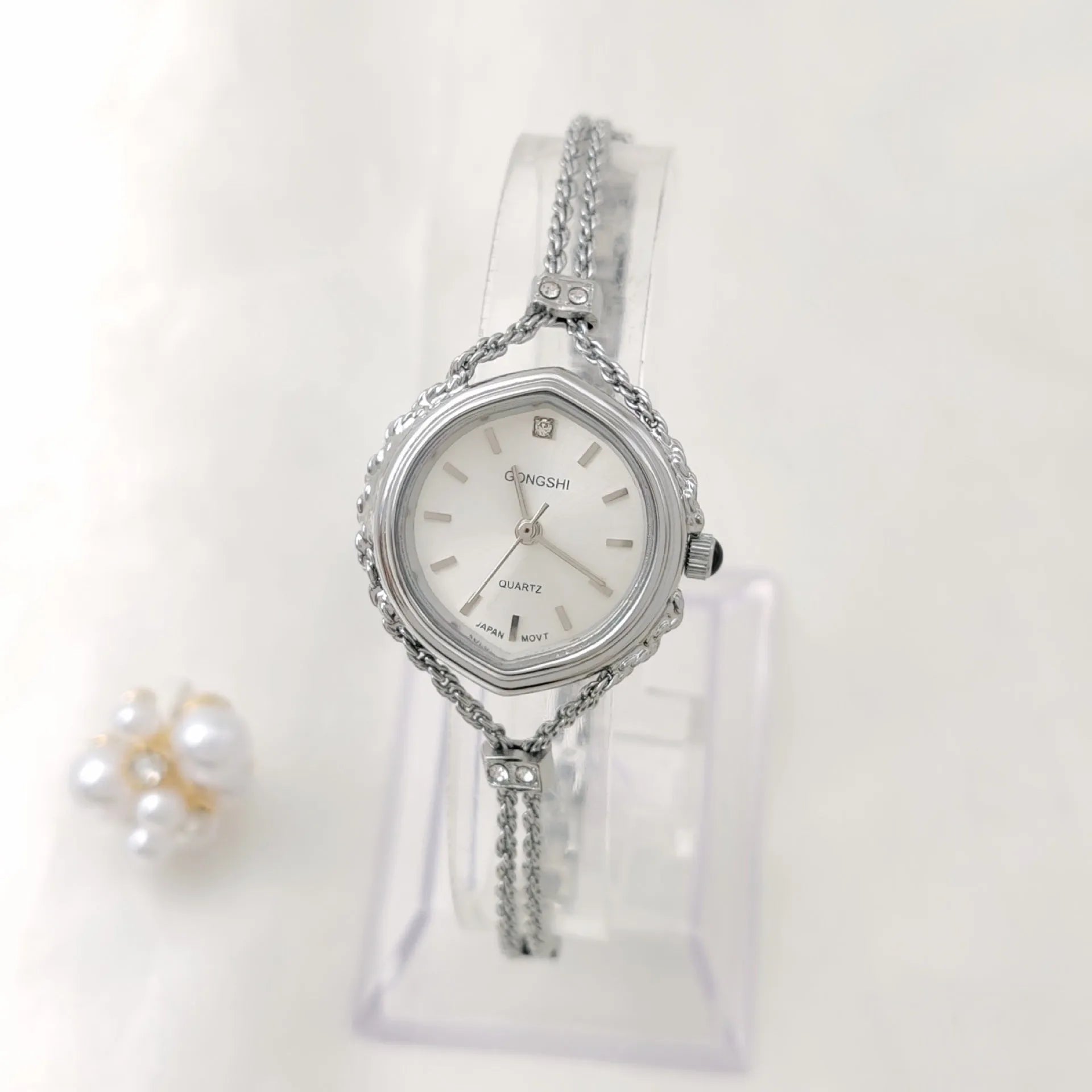 Women's Mori style quartz watch in gold or silver with a 25mm dial and chain strap.