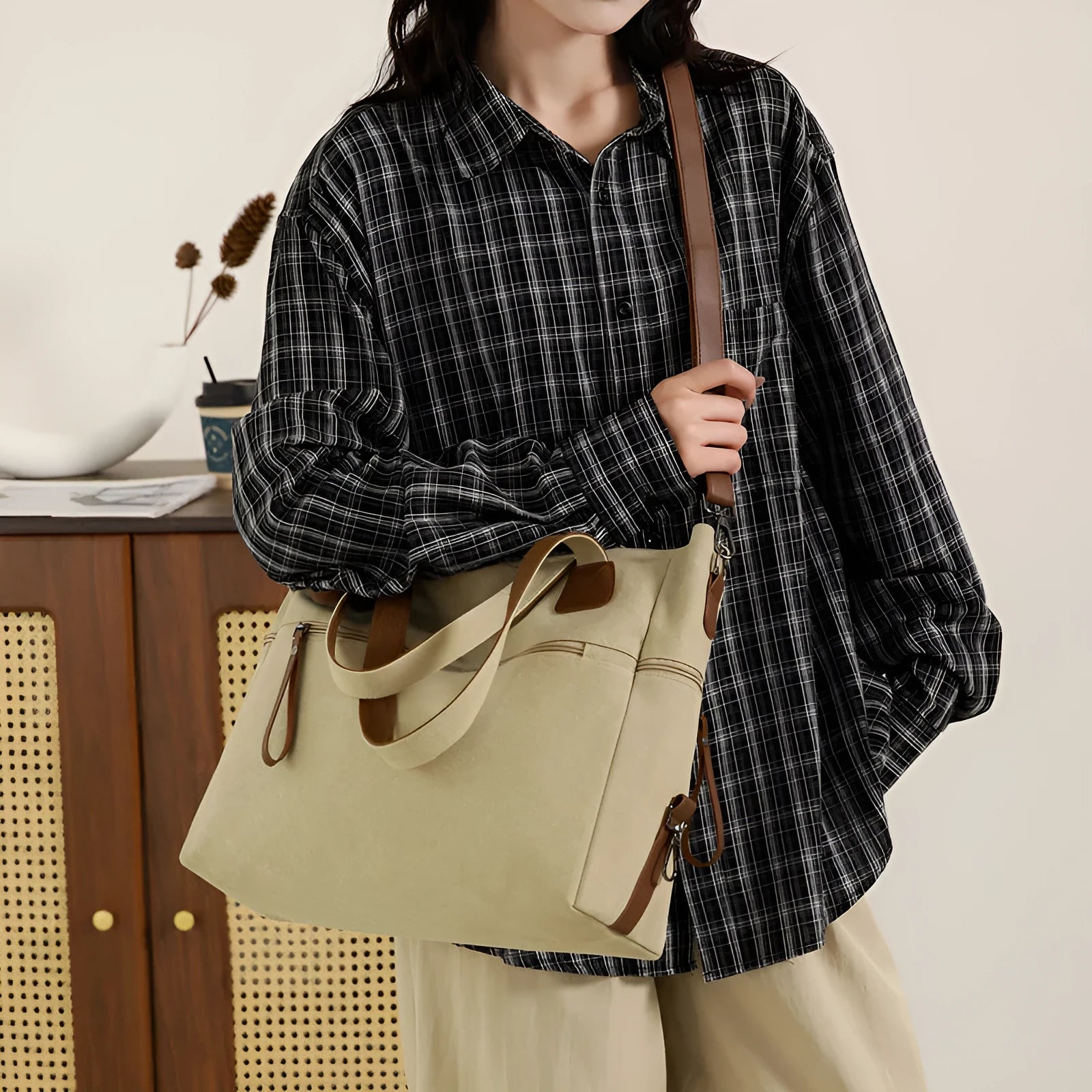 Women's retro canvas shoulder bag in horizontal square shape with multiple compartments