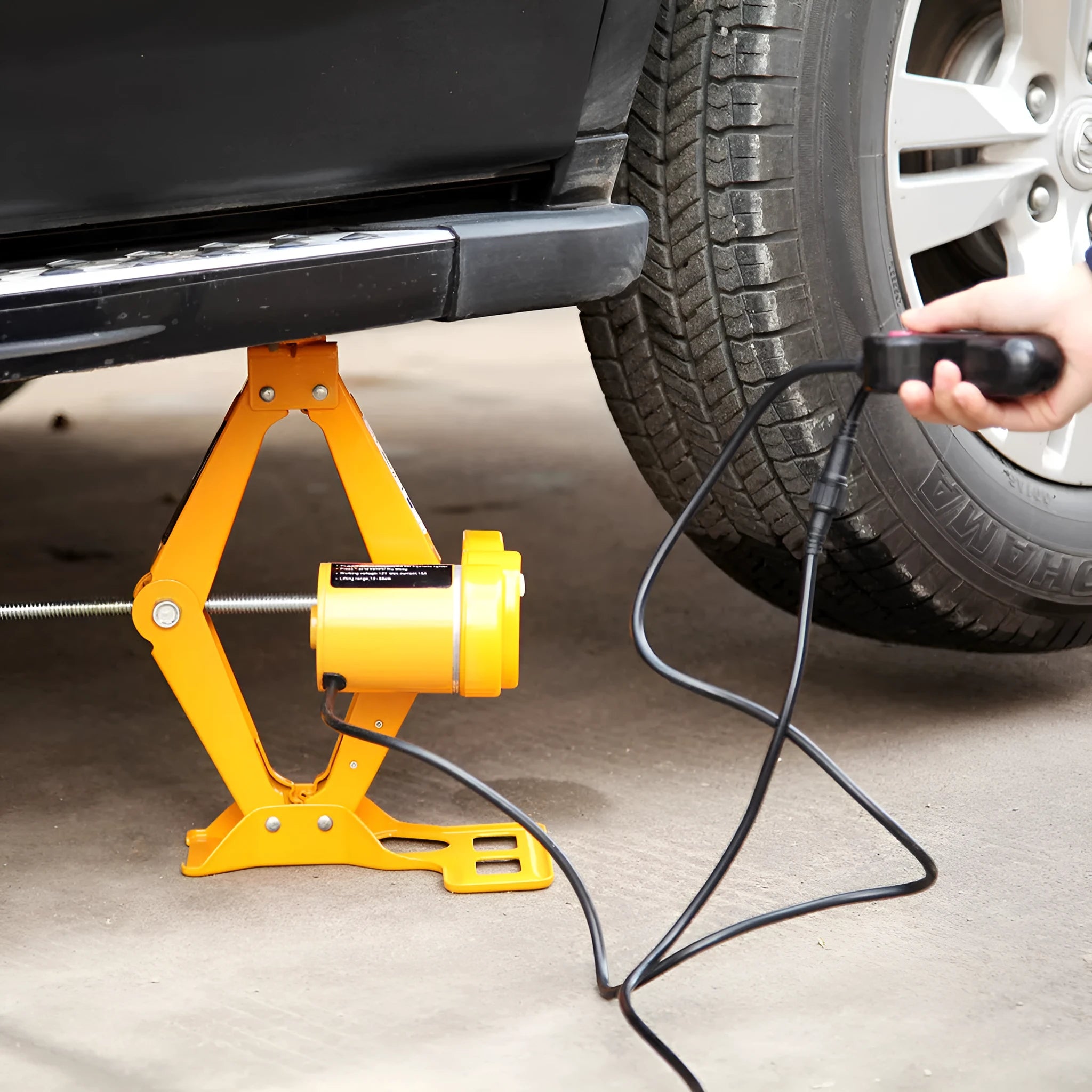 TY002 electric hydraulic car jack kit with 2-tonne capacity and 100W motor