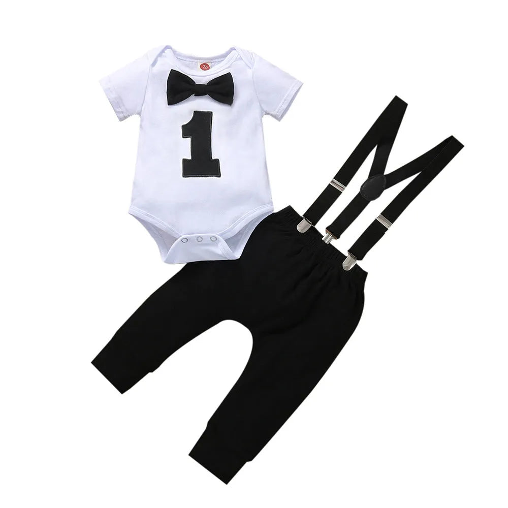 Men's white striped cotton blouse and pants set with removable hood and short sleeves.