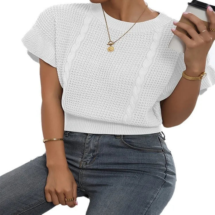 Women's knitted pullover sweater with twisted string pattern and ruffled short sleeves in loose fit