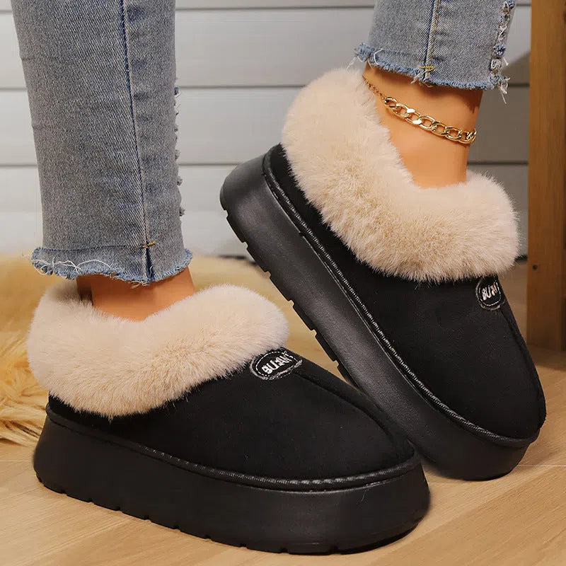 Unisex suede flat heel slippers in warm colours for indoor wear
