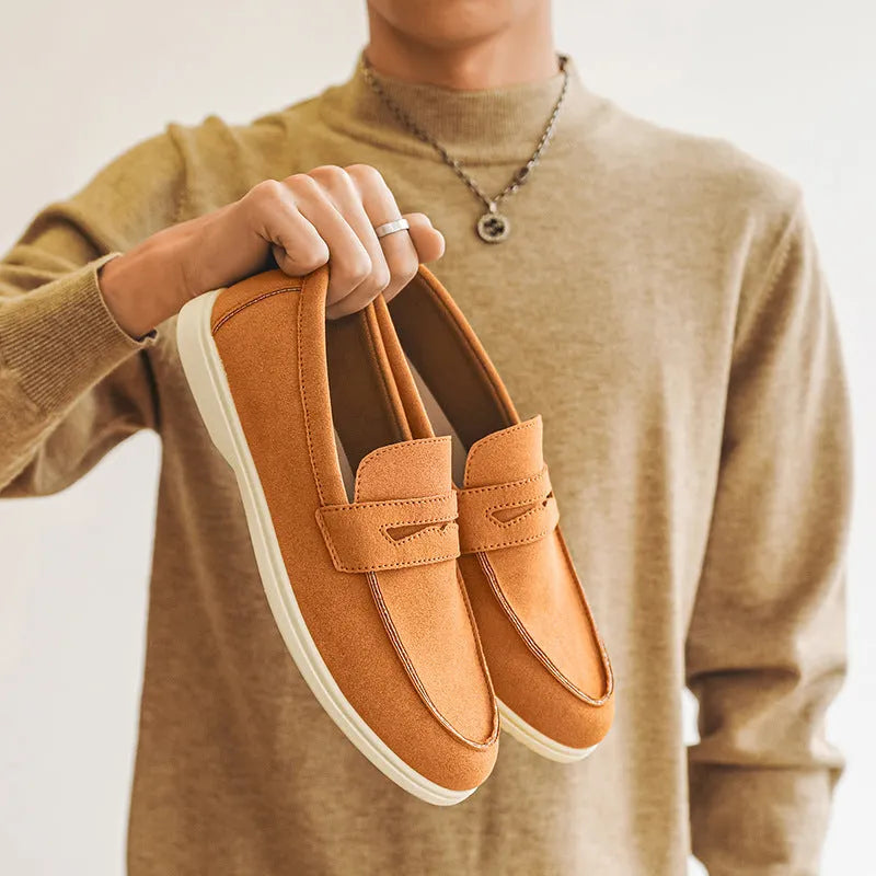 Men's suede leather casual shoes in British style with vulcanised rubber sole and round toe