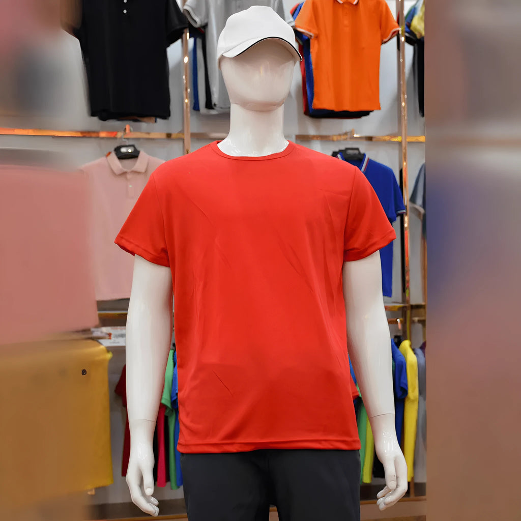 Quick-drying slim fit men's polyester T-shirt in a solid colour on a hanger.